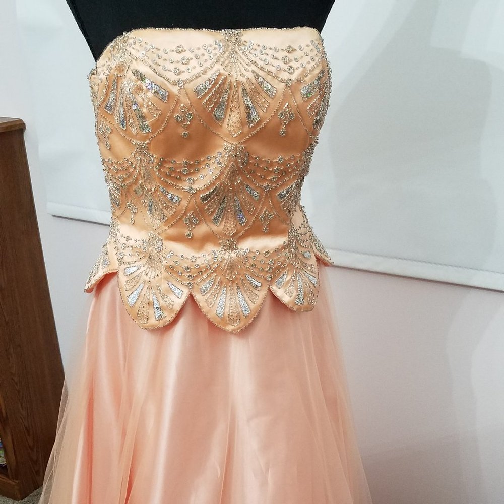 Floor length prom dress with Tulle skirting